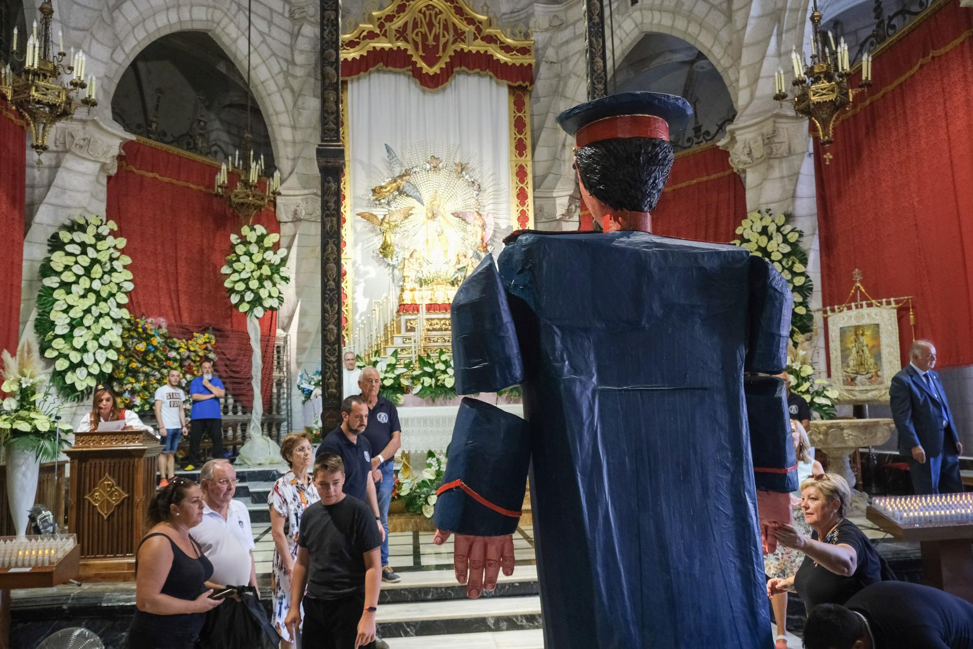 Ofrenda a la patrona de los Moros y Cristianos de Villena