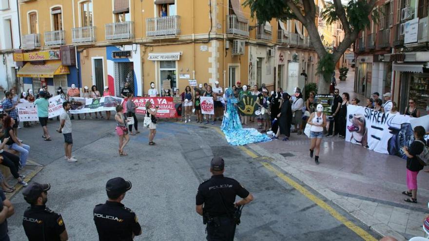 Instante de la manifestación antitaurina en Dénia.