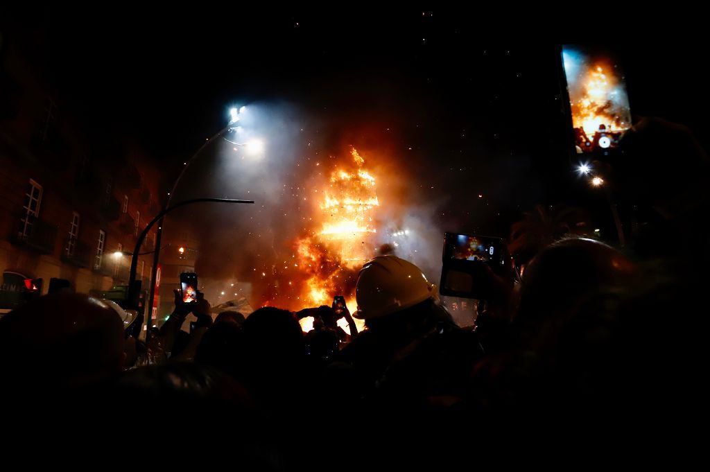 El desfile del Entierro de la Sardina y la quema, en imágenes