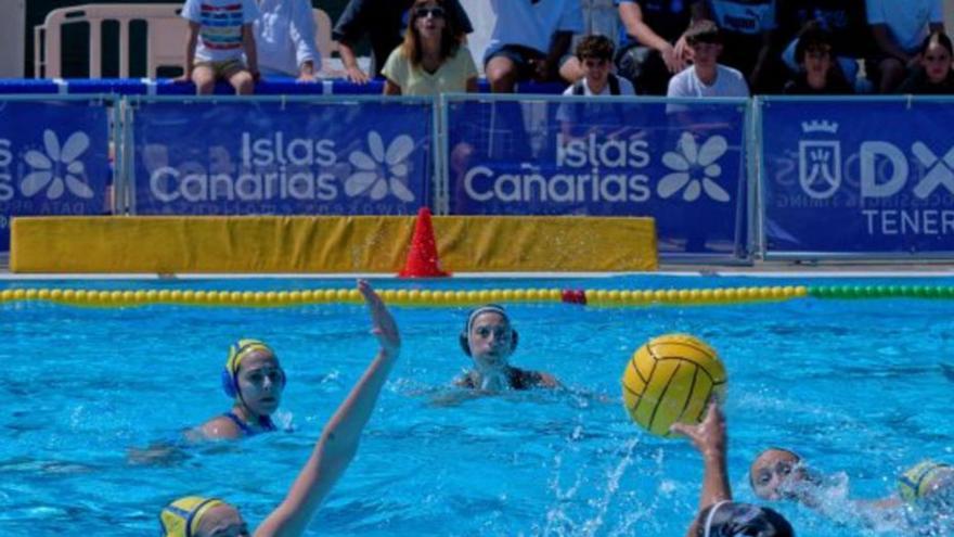 María Ramos, en uno de sus cuatro goles al Canoe. | LACORCHERA.COM
