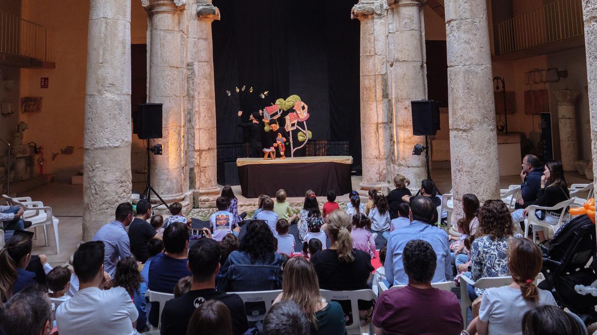 Espectáculo infantil en el patio de l&#039;Almodí