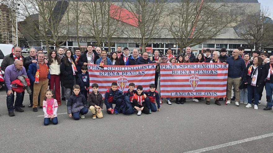 La canguesa Peña Sportinguista Berna Pendás, muy bien representada en El Molinón