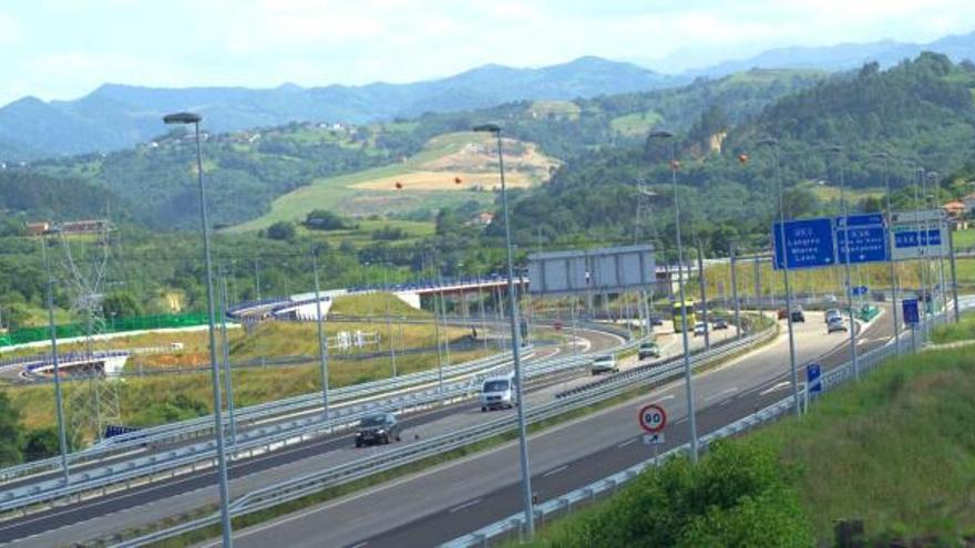 La Autovía Minera, en la zona del nudo de Mudarri, ayer.