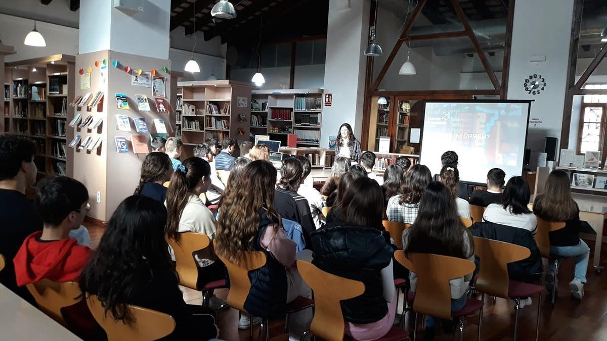 Campaña biblioteca 'Que no te la colen' de Llíria