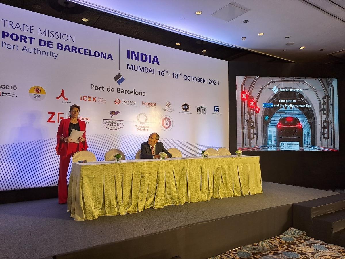 Presentación del Port de Barcelona en la Índia por parte de la subdirectora general de Comercial y Márketing del puerto, Carla Salvadó, y el responsable de Setram, Miquel Tarragona.