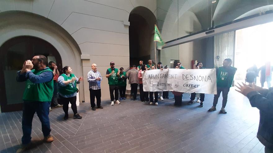 La PAHC protesta a l&#039;Ajuntament de Manresa per desallotjaments a les Escodines