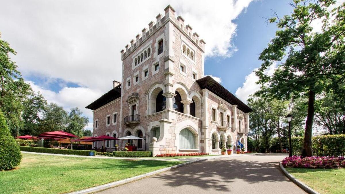 Castillo del Bosque la Zoreda