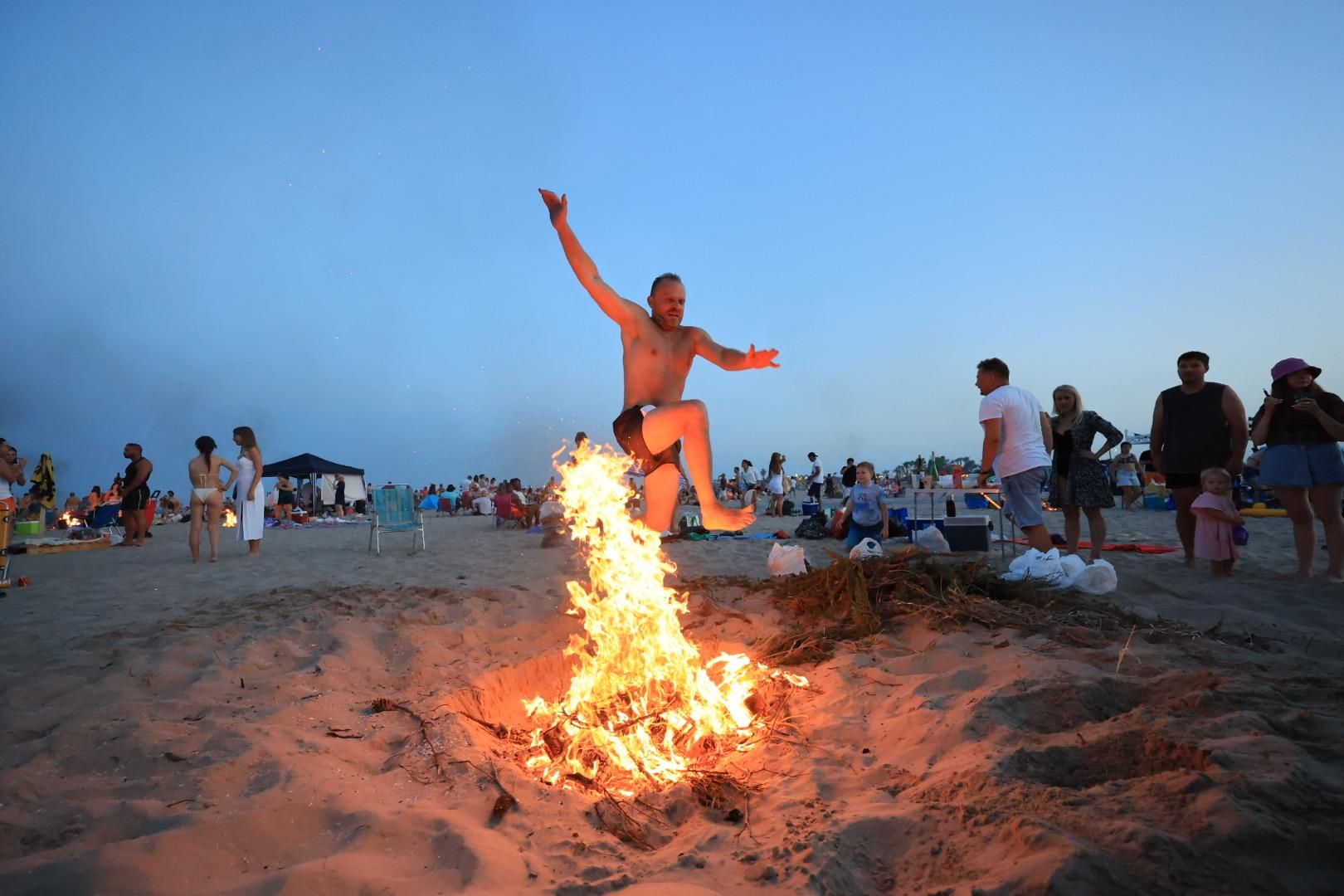 Búscate en la macrogalería de fotos de Sant Joan en Castellón