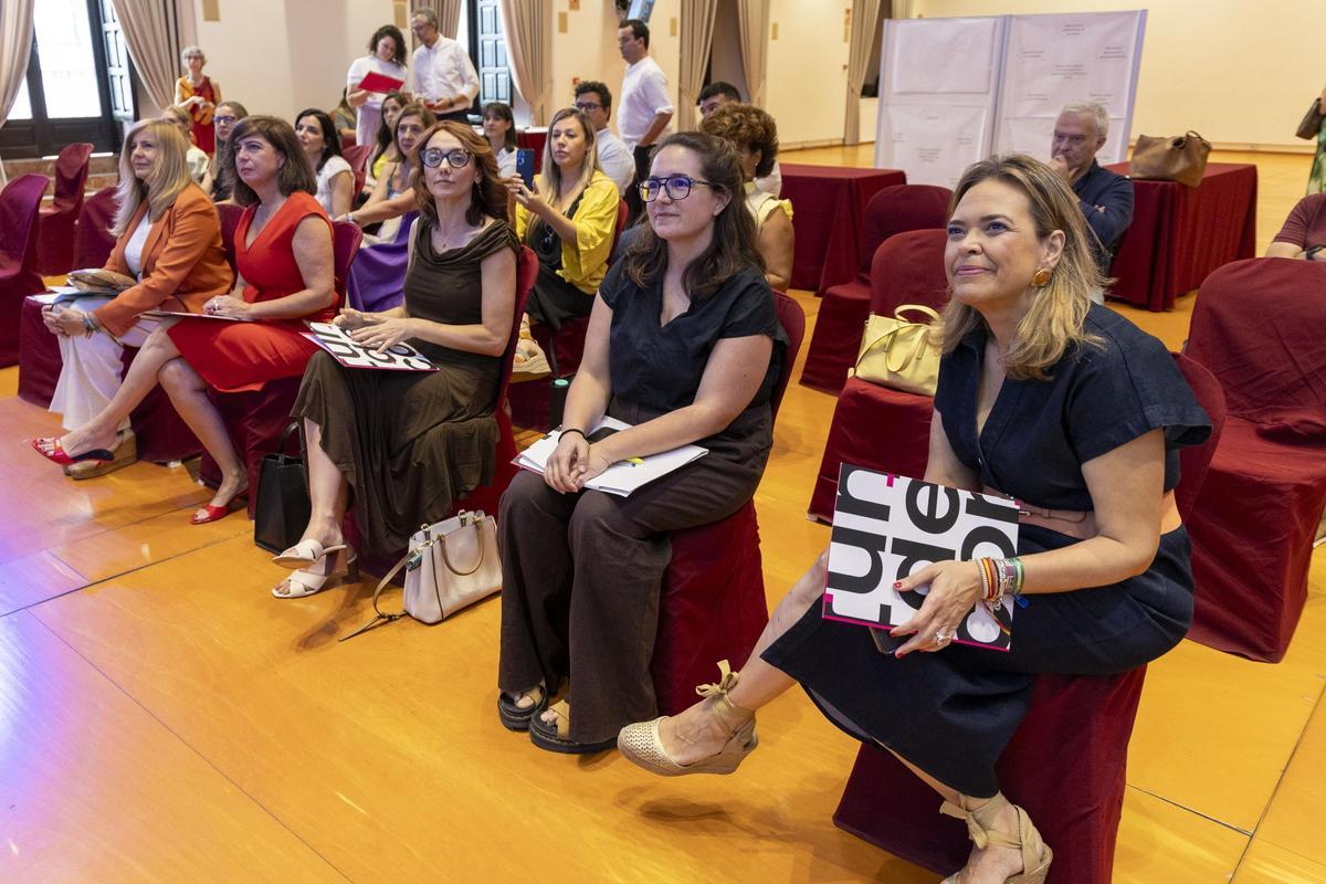 La Diputación de Córdoba acoge un taller para impulsar el intercambio de experiencias entre mujeres rurales de distintas generaciones.