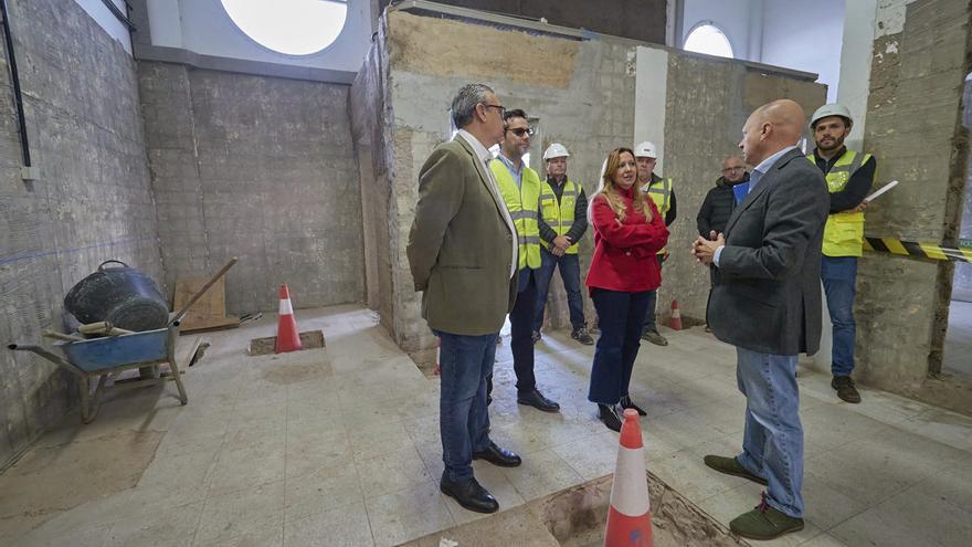 Un momento de la visita a las instalaciones en obras, ayer.