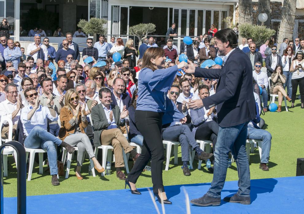 Casado propone en Alicante que todas las oposiciones se desarrollen en castellano.