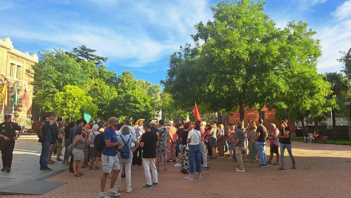 Concentración contra el cierre de Casa Árabe
