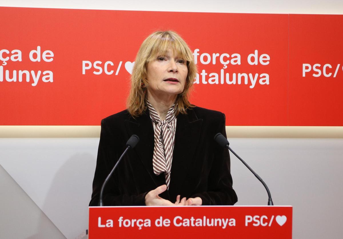 La portavoz del PSC, Lluïsa Moret, en rueda de prensa este lunes.