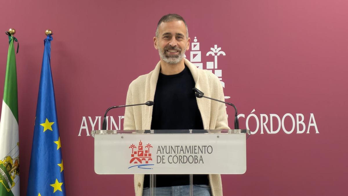 El concejal del PSOE Ángel Ortiz critica "un año perdido" del plan director de deportes.