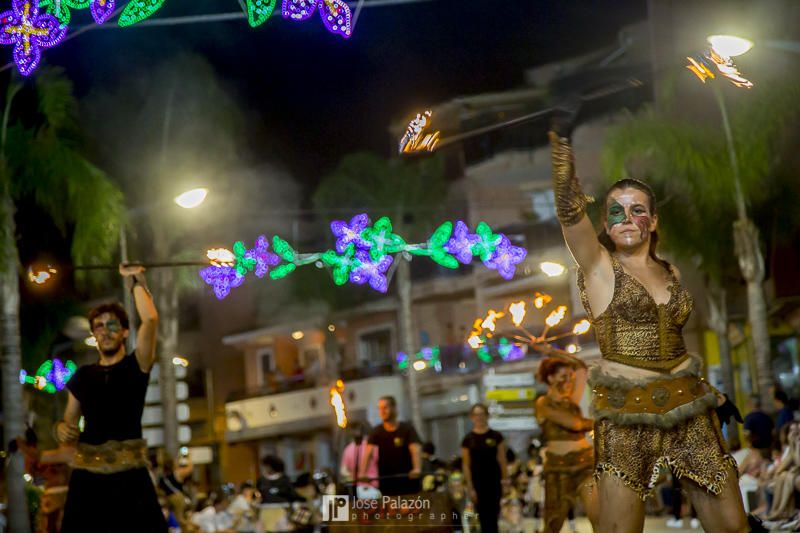 Una ola de color inunda las calles de La Nucía