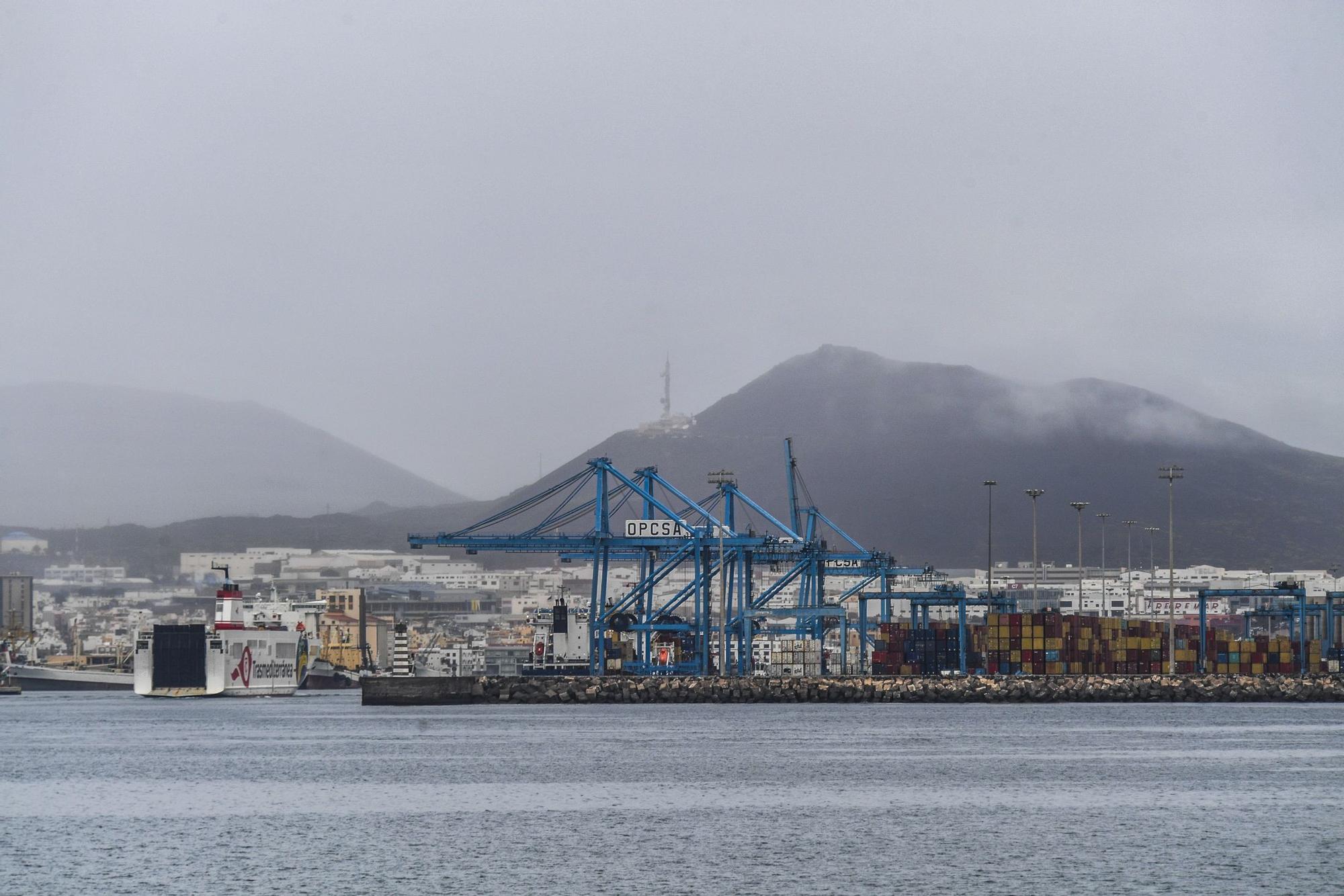 Tiempo con nubes y lluvia en Las Palmas de Gran Canaria (27/12/2021)