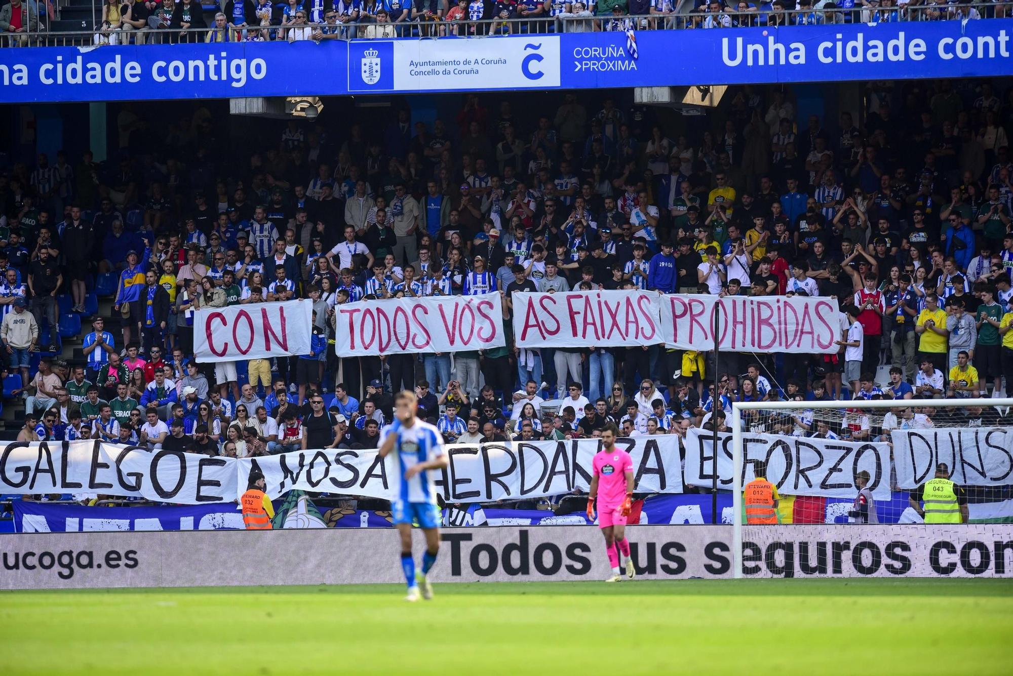 El Dépor cae goleado (0-4) por el Elche para cerrar la temporada 2025-25 en Riazor