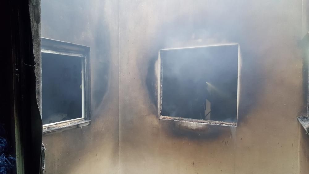 Cien vecinos desalojados por un incendio en una casa de Calp