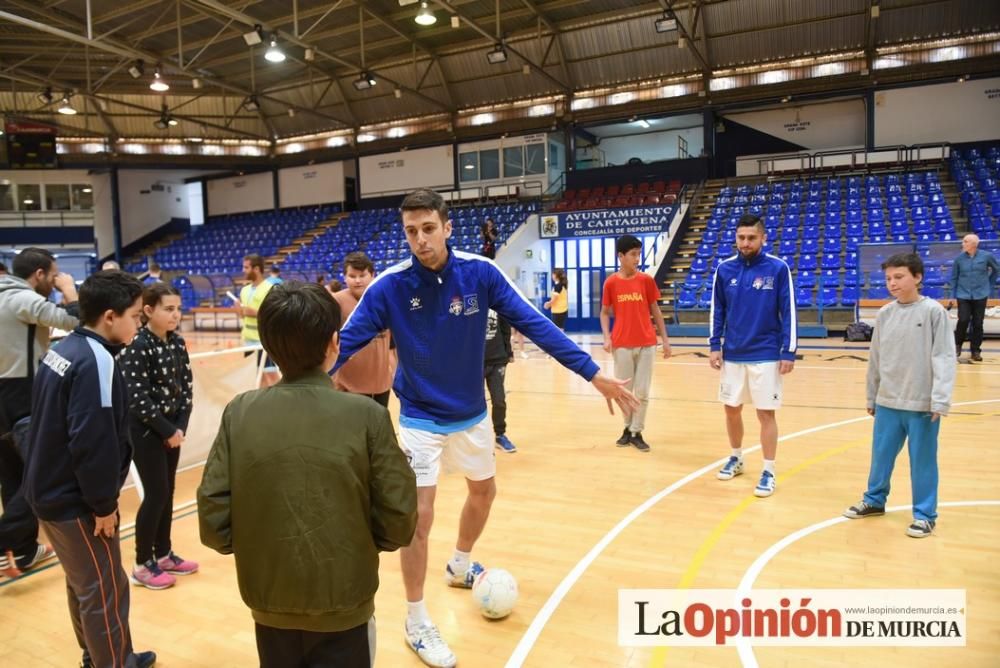 Encuentro de escolares con los jugadores del Plást