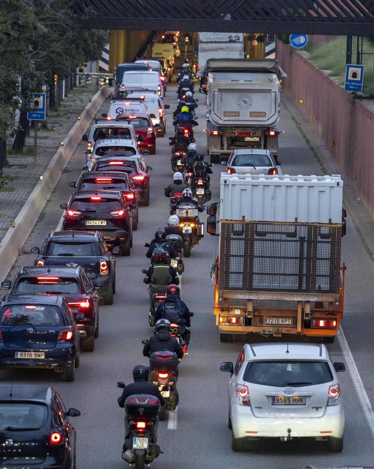 Trànsit busca solucions al col·lapse crònic de les rondes