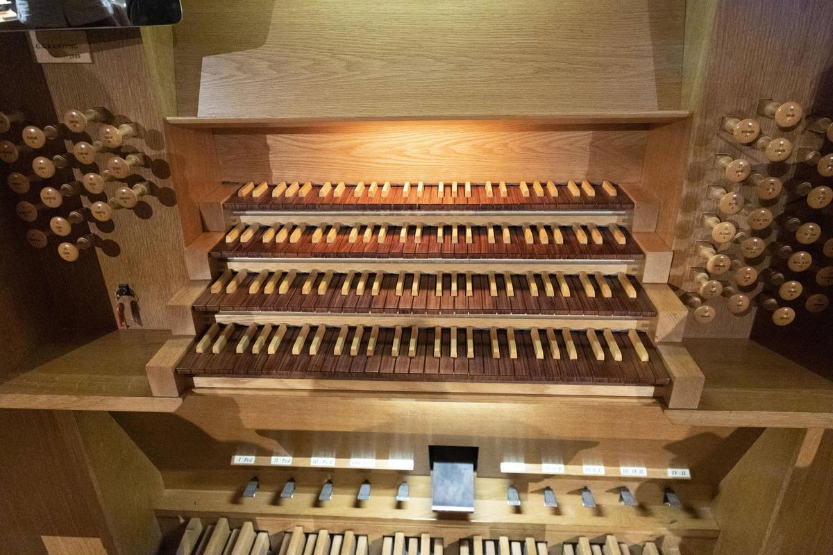 El del Palau de la Música es de los contados órganos de cuatro teclados en España