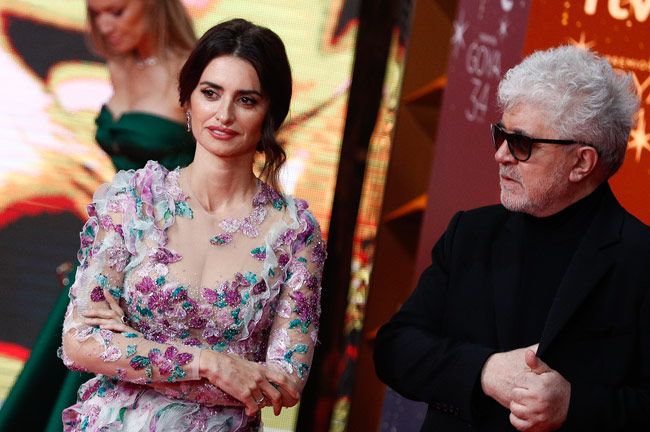 Penélope Cruz y Pedro Almodóvar, a su llegada los gala de los Goya 2020