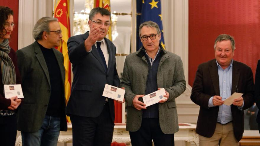 El síndic de Comptes, Vicent Cucarella, presenta el informe de fiscalización en las Corts.