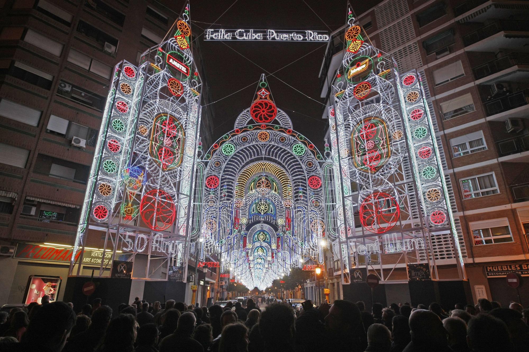 Galería nostálgica de las calles iluminadas en Fallas (2010-2020)