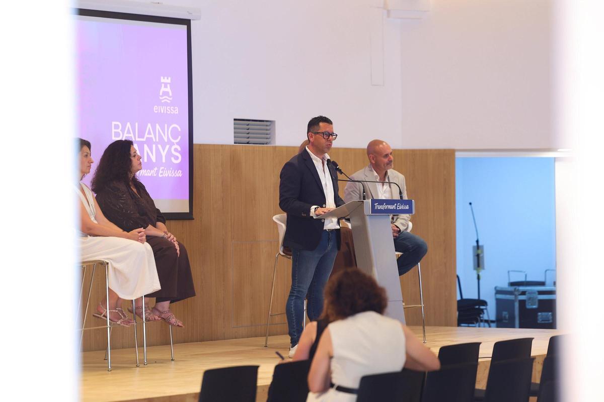 Galería: Rafael Triguero presenta el balance de tres años de mandato en el Ayuntamiento de Ibiza
