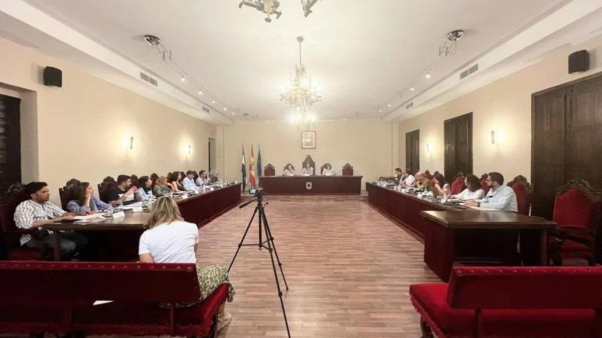 Un pleno celebrado anteriormente en el Ayuntamiento de Coria.