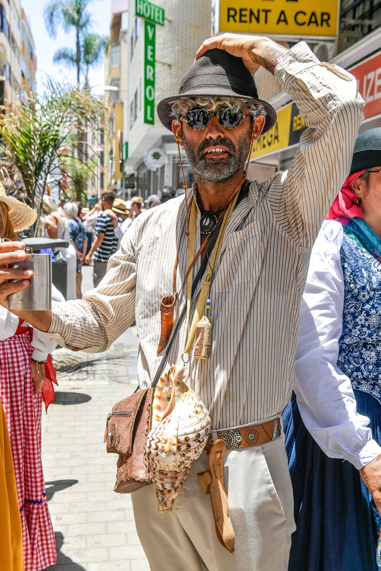 Una romería con bikini en Las Palmas de Gran Canaria