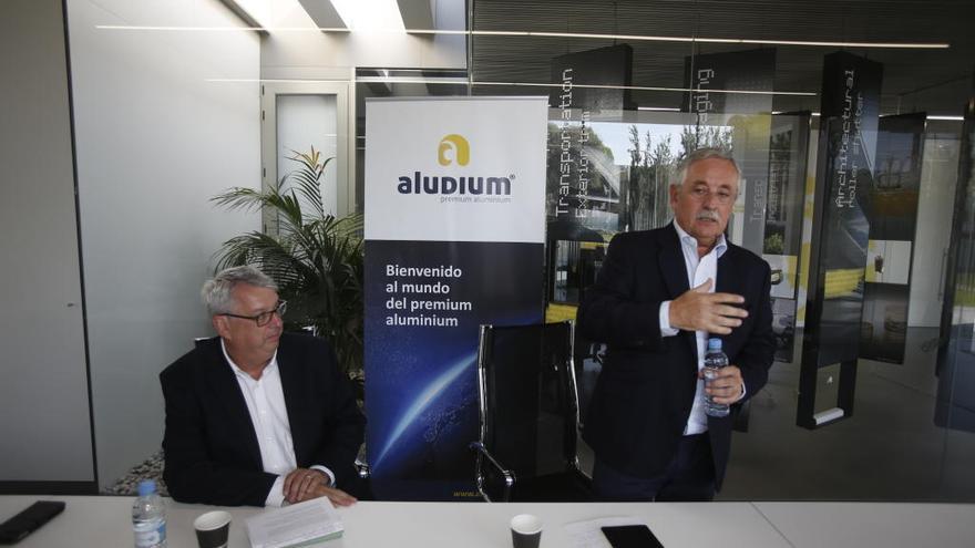 Ruano deja la presidencia de Aludium y entra en el consejo de Atlas, tras 15 años en la planta alicantina