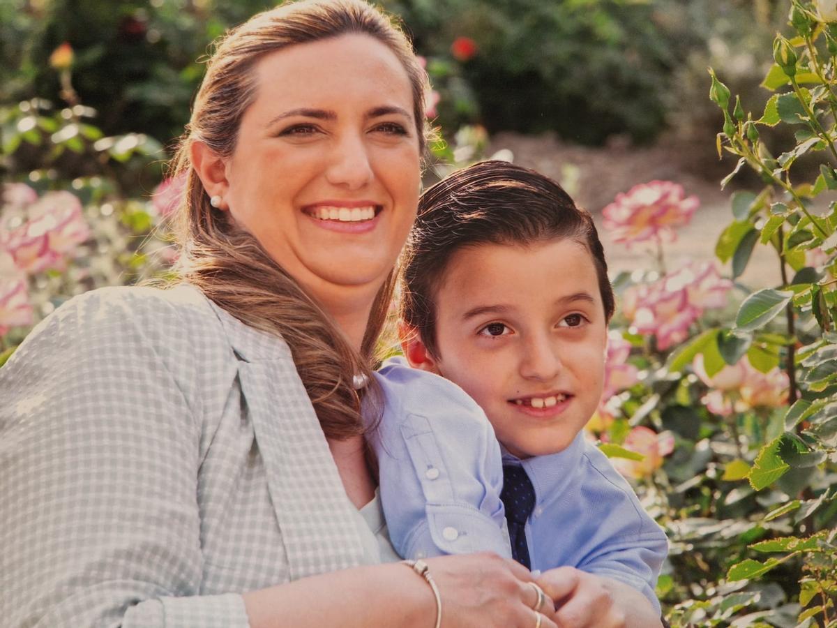 Pilar Aranda, con su hijo Pedro.