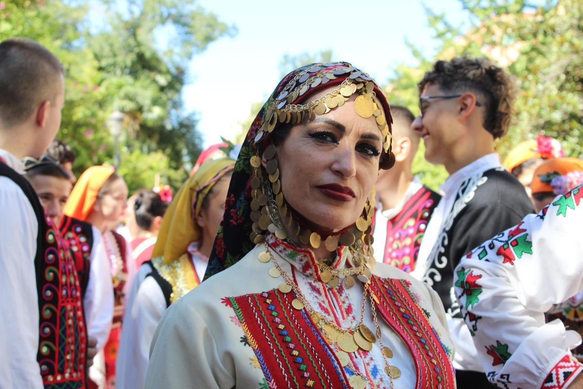 FOTOGALERÍA | El mundo baila en Badajoz: el Festival Folklórico se echa a las calles en un desfile internacional