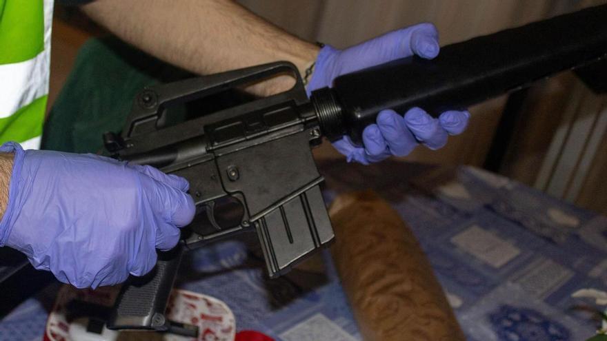 Cae una red de narcos de Vega Media que empleaba armas de guerra para perpetrar vuelcos de droga a bandas rivales: "De las más activas de los últimos años"