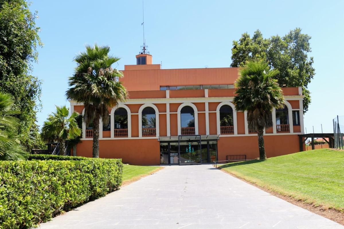 La Casa Club de Gaudí Golf reúne lo necesario para hacer cómoda la visita del golfista con una gran oferta gastronómica