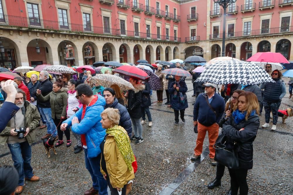 Emotivo minuto de silencio en Gijón por Paz Fernández