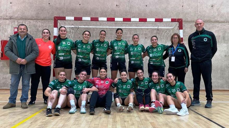 La plantilla meañesa celebrando el triunfo sobre la misma cancha del Sanse. |  FdV