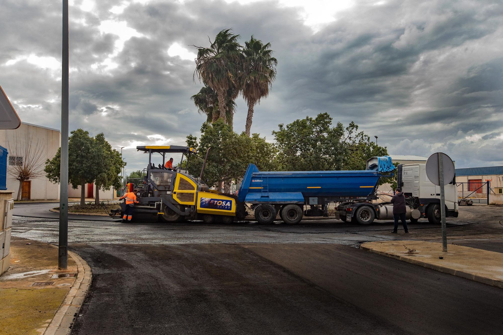 Rojales comienza las obras de reasfaltado en el polígono de Los Barrios