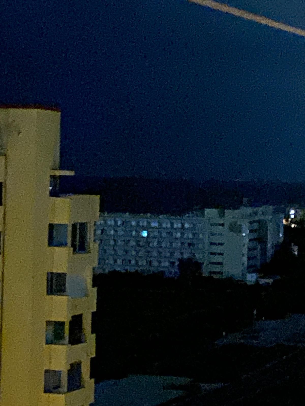 Fachada con luces en el interior del Sidi Saler