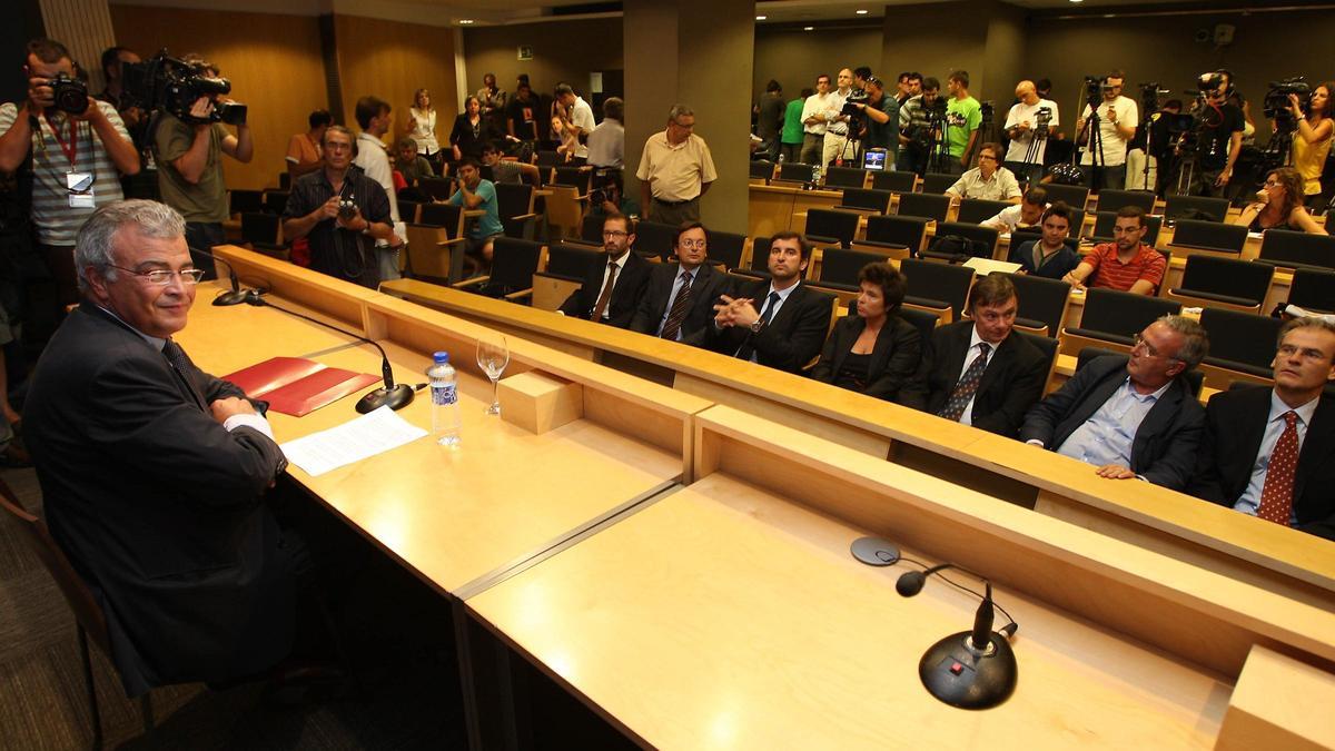 Albert Vicens, vicepresidente de Laporta, y los siete directivos más que dimitieron en julio de 2008.