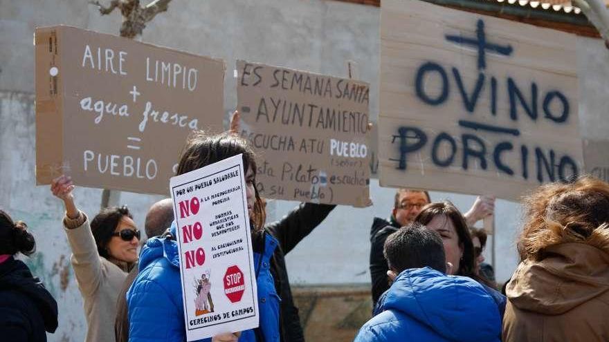 Una de las manifestaciones contra las macrogranjas, en este caso en Cerecinos de Campos.