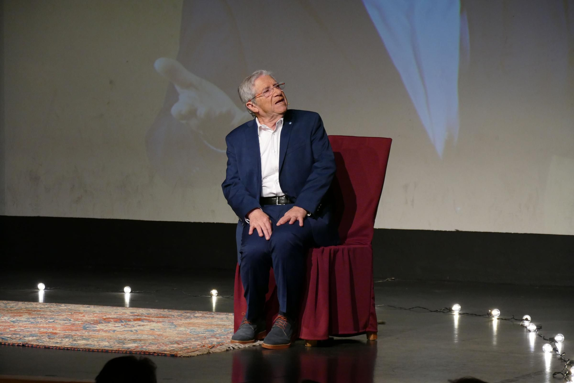Joan Pera fa un repàs vital entre rialles a Llançà