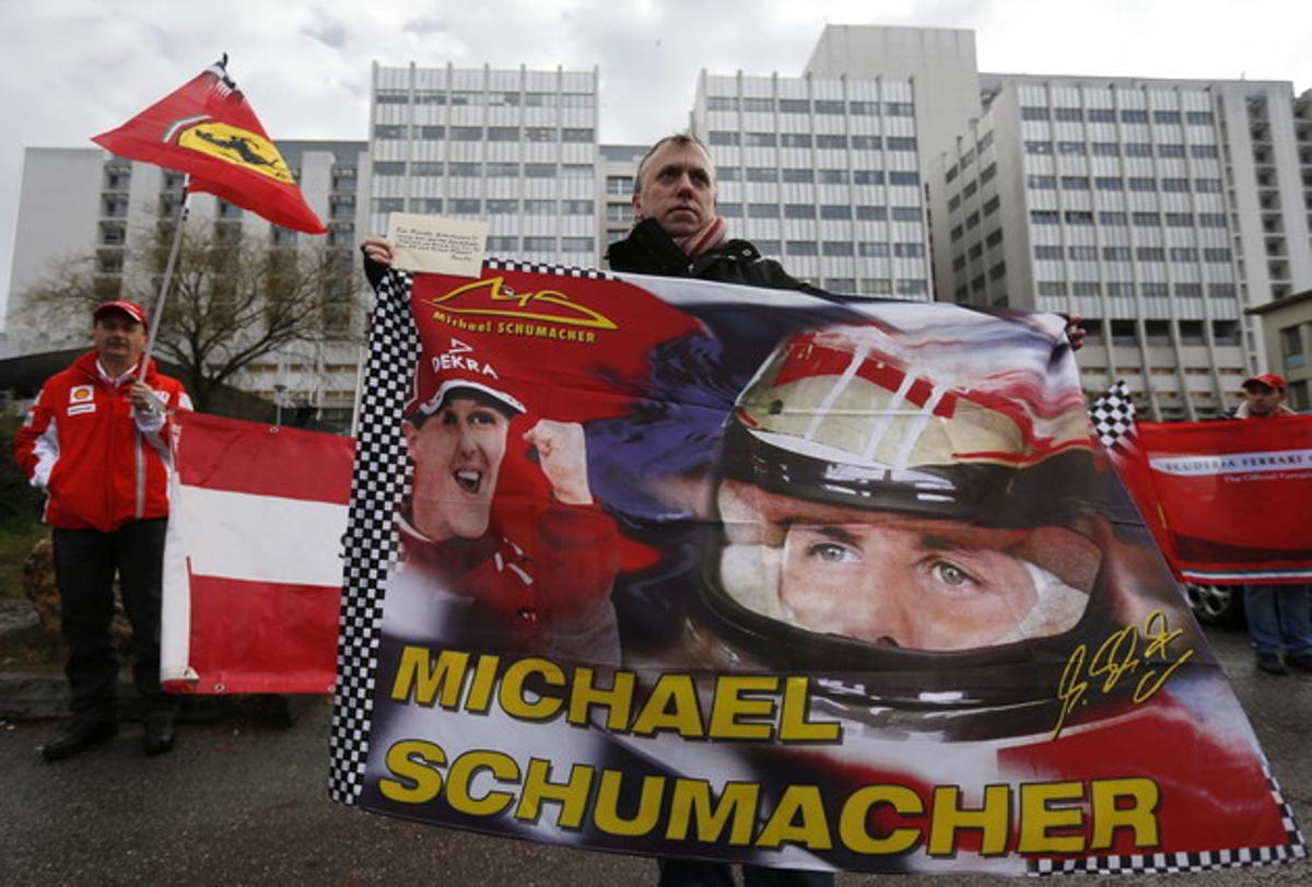 Una bandera amb la cara de Schumacher, que aquest divendres fa 45 anys.