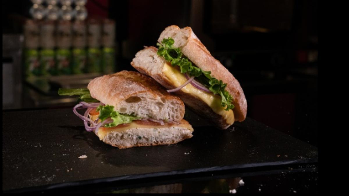 Uno de los bocadillos que se sirven en el local