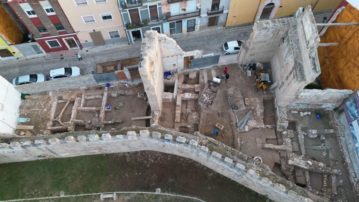 Muros que se conservan de la Casa Real de Jaume I en Alzira, en una imagen de archivo.
