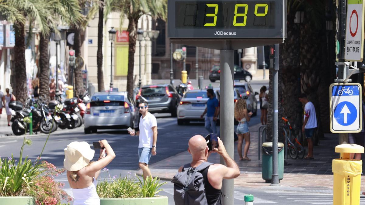 El tiempo en Valencia mañana sábado marcará una jornada de récord por el calor y el poniente, según la Aemet.