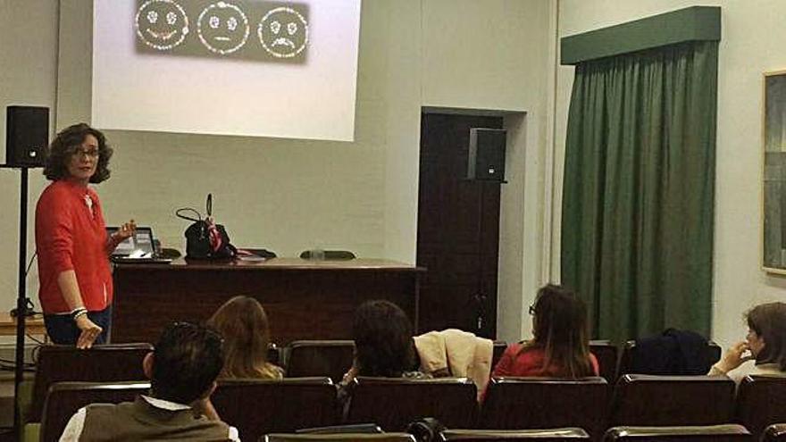 Conferencia de la psicóloga Cruz Puente García.