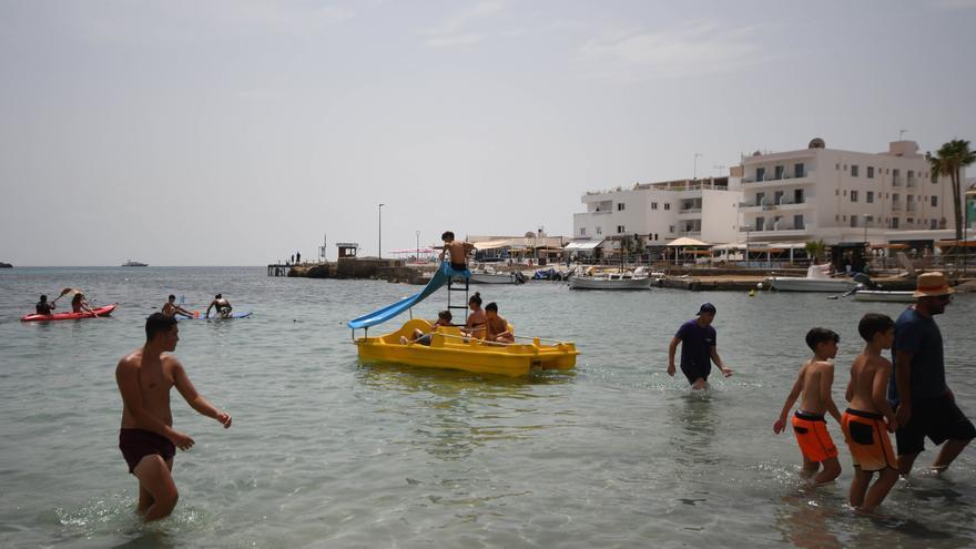 Galería de imágenes: Es Canar celebra sus fiestas patronales con actividades náuticas