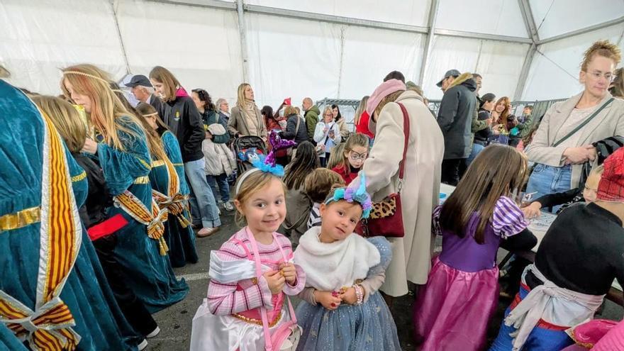 Comidas populares y disfraces infantiles llenan de vida el sábado de Santa Águeda en Benicàssim